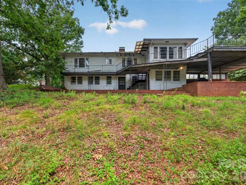 311 33rd Street Drive, Hickory, NC 28602.  MLS# CAR4406647, YatesRealty ID 39470. 