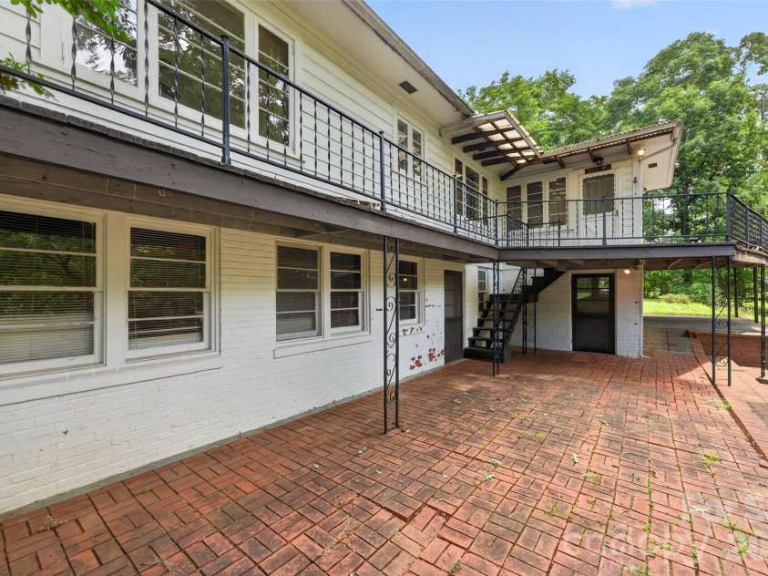 311 33rd Street Drive, Hickory, NC 28602.  MLS# CAR4406647, YatesRealty ID 39470. 
