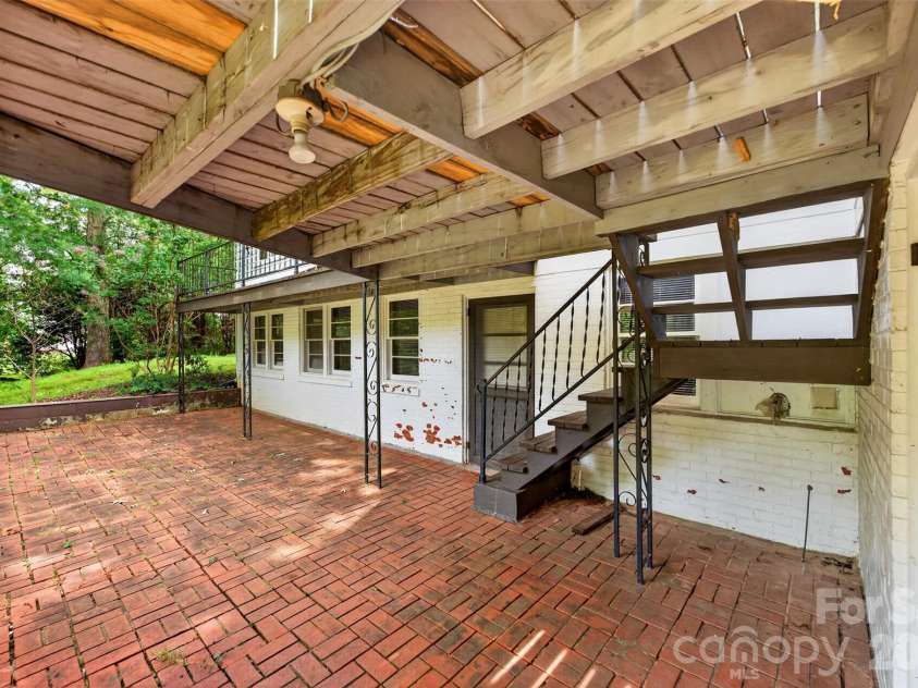 311 33rd Street Drive, Hickory, NC 28602.  MLS# CAR4406647, YatesRealty ID 39470. 