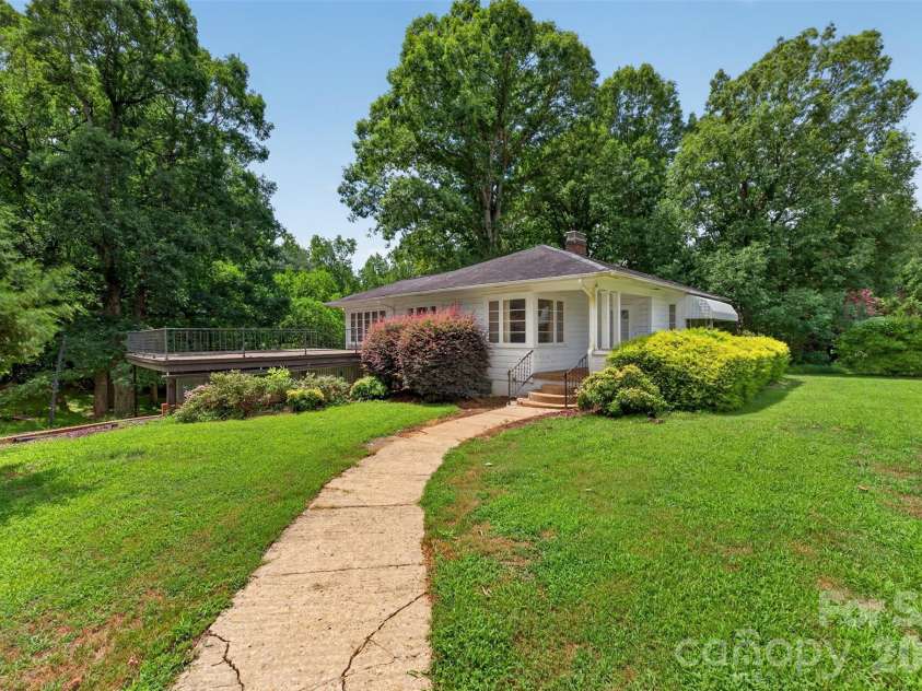 311 33rd Street Drive, Hickory, NC 28602.  MLS# CAR4406647, YatesRealty ID 39470. 