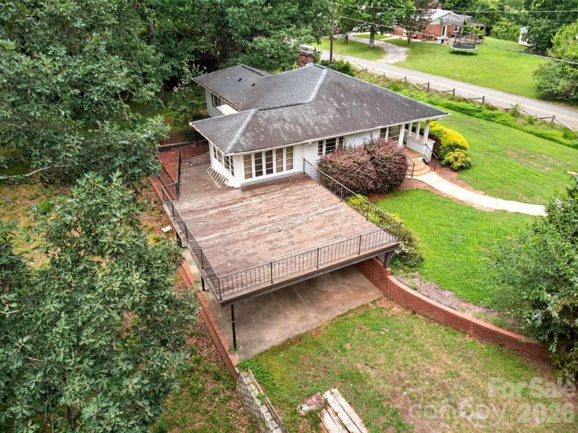 311 33rd Street Drive, Hickory, NC 28602.  MLS# CAR4406647, YatesRealty ID 39470. 