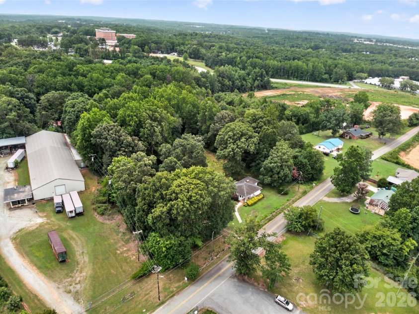 311 33rd Street Drive, Hickory, NC 28602.  MLS# CAR4406647, YatesRealty ID 39470. 