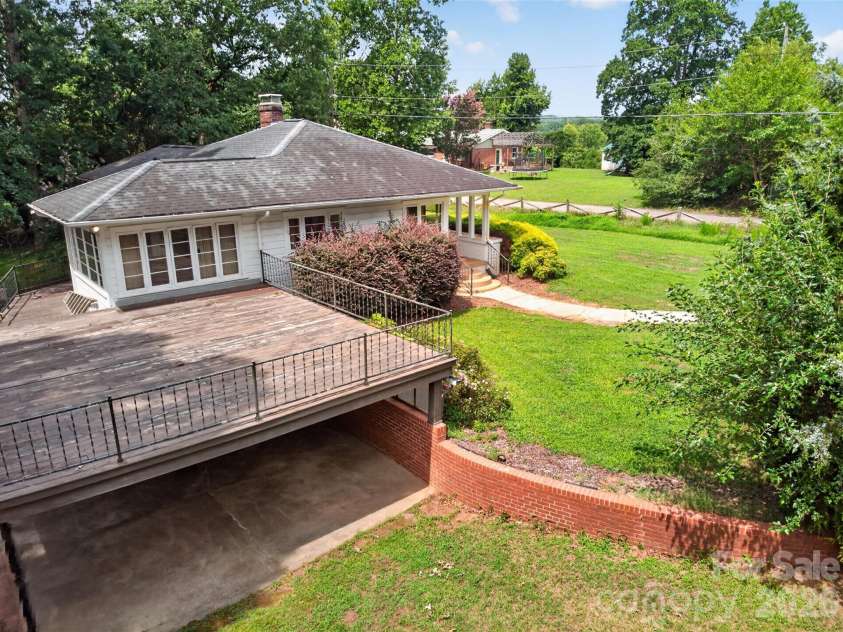 311 33rd Street Drive, Hickory, NC 28602.  MLS# CAR4406647, YatesRealty ID 39470. 