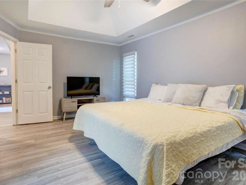 3688 Lake Spring Avenue, Concord, NC 28027.  MLS# CAR4406214, YatesRealty ID 39472. Main level primary suite