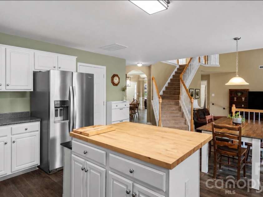 208 Elrosa Road, Mooresville, NC 28115.  MLS# CAR4406949, YatesRealty ID 39473. 