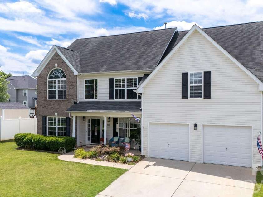 208 Elrosa Road, Mooresville, NC 28115.  MLS# CAR4406949, YatesRealty ID 39473. Partial Brick Front