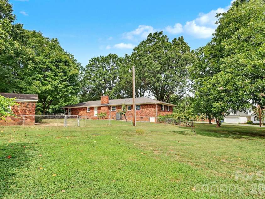 425 Valhalla Drive, Harrisburg, NC 28075.  MLS# CAR4405585, YatesRealty ID 39474. Adjacent Lot