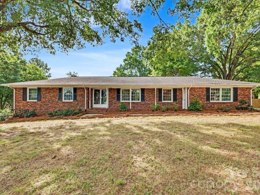 425 Valhalla Drive, Harrisburg, NC 28075.  MLS# CAR4405585, YatesRealty ID 39474. Front View