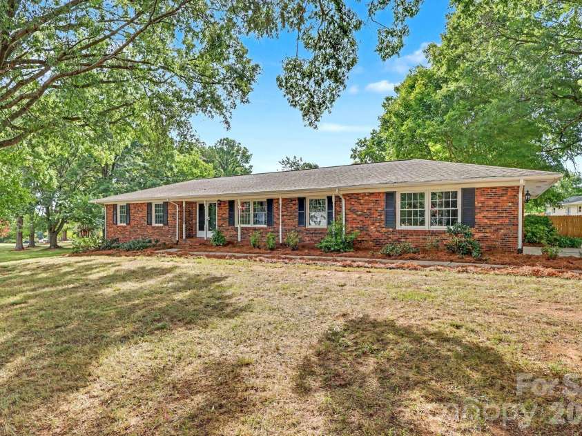 425 Valhalla Drive, Harrisburg, NC 28075.  MLS# CAR4405585, YatesRealty ID 39474. Front View