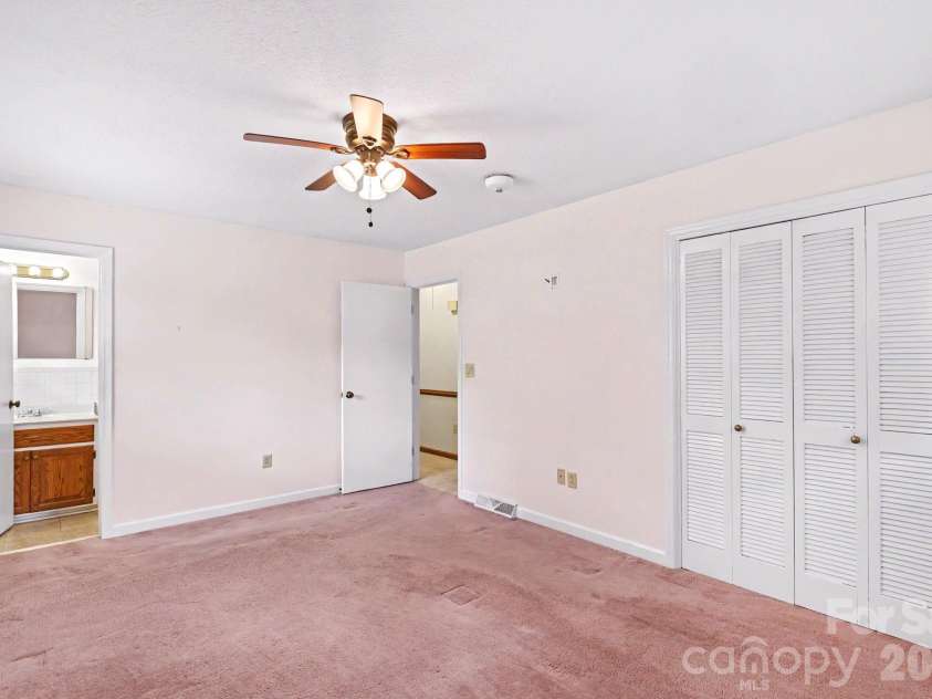 425 Valhalla Drive, Harrisburg, NC 28075.  MLS# CAR4405585, YatesRealty ID 39474. Primary Bedroom