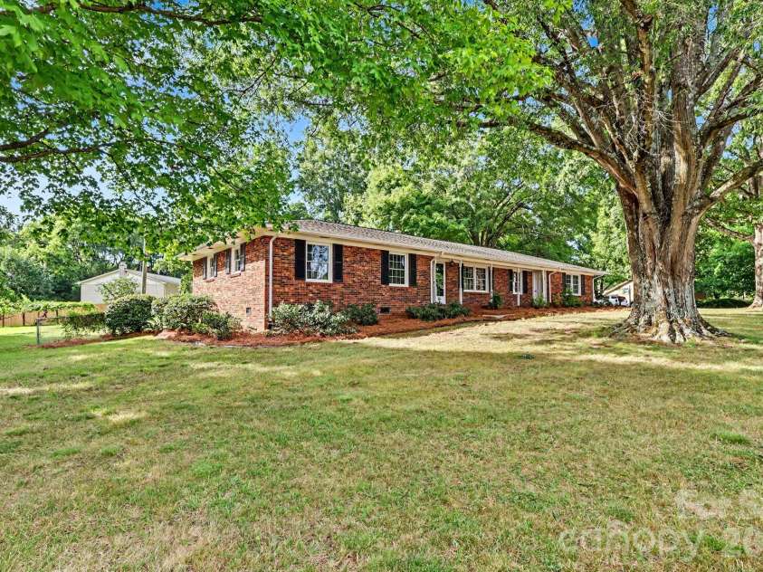 425 Valhalla Drive, Harrisburg, NC 28075.  MLS# CAR4405585, YatesRealty ID 39474. Side View