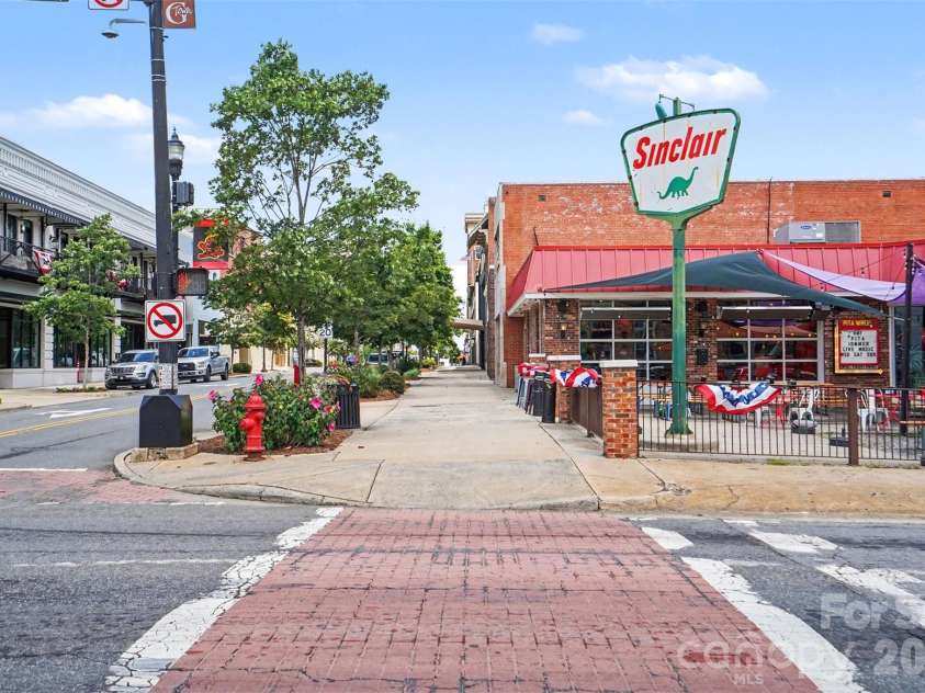 2647 Ruby Dixon Crossing Drive, Gastonia, NC 28056.  MLS# CAR4402211, YatesRealty ID 39475. Downtown Gastonia
