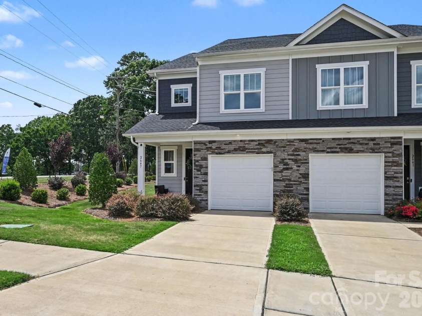 2647 Ruby Dixon Crossing Drive, Gastonia, NC 28056.  MLS# CAR4402211, YatesRealty ID 39475. Front and driveway