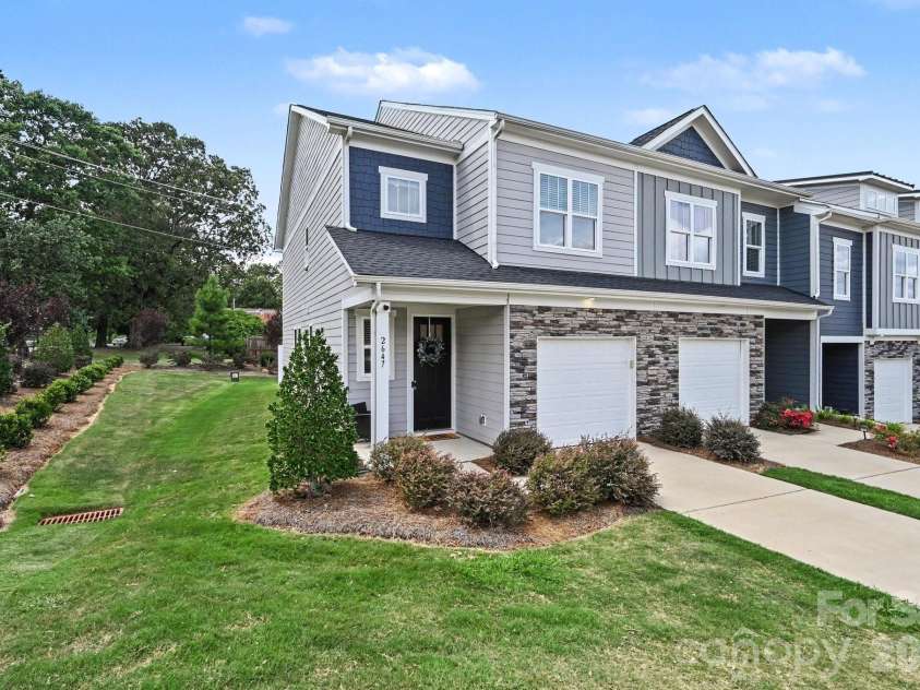 2647 Ruby Dixon Crossing Drive, Gastonia, NC 28056.  MLS# CAR4402211, YatesRealty ID 39475. Front one car garage