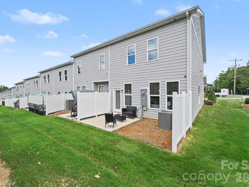 2647 Ruby Dixon Crossing Drive, Gastonia, NC 28056.  MLS# CAR4402211, YatesRealty ID 39475. Rear Yard
