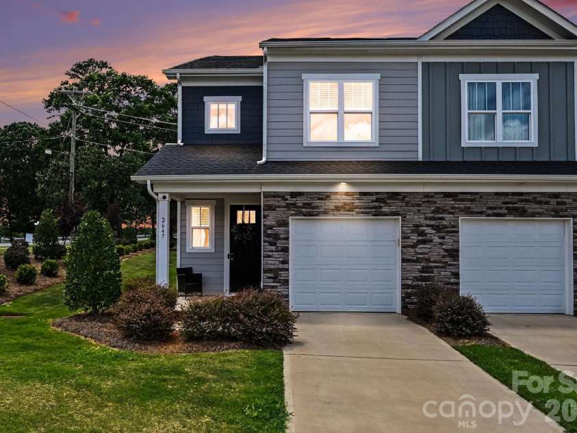 2647 Ruby Dixon Crossing Drive, Gastonia, NC 28056.  MLS# CAR4402211, YatesRealty ID 39475. Twilight Front