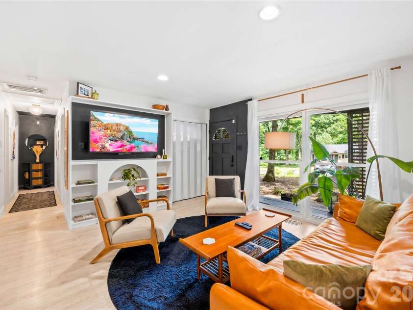 4508 Ivanhoe Place, Charlotte, NC 28205.  MLS# CAR4405275, YatesRealty ID 39479. 