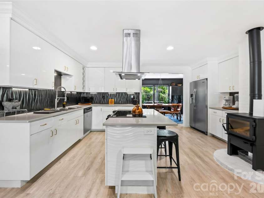 4508 Ivanhoe Place, Charlotte, NC 28205.  MLS# CAR4405275, YatesRealty ID 39479. 