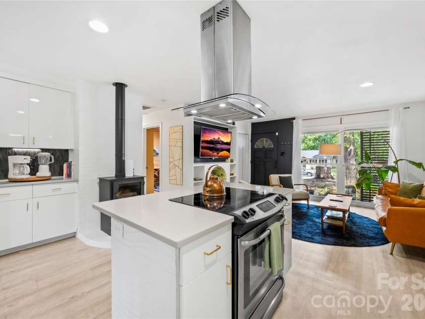 4508 Ivanhoe Place, Charlotte, NC 28205.  MLS# CAR4405275, YatesRealty ID 39479. 