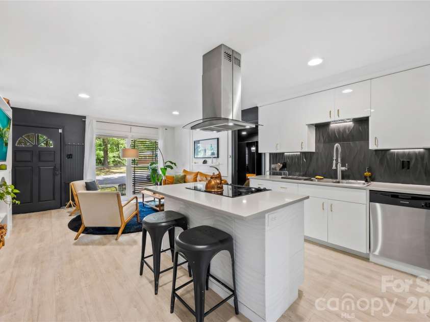 4508 Ivanhoe Place, Charlotte, NC 28205.  MLS# CAR4405275, YatesRealty ID 39479. 
