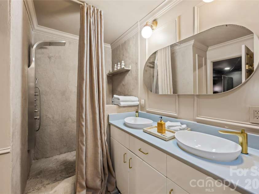 4508 Ivanhoe Place, Charlotte, NC 28205.  MLS# CAR4405275, YatesRealty ID 39479. 