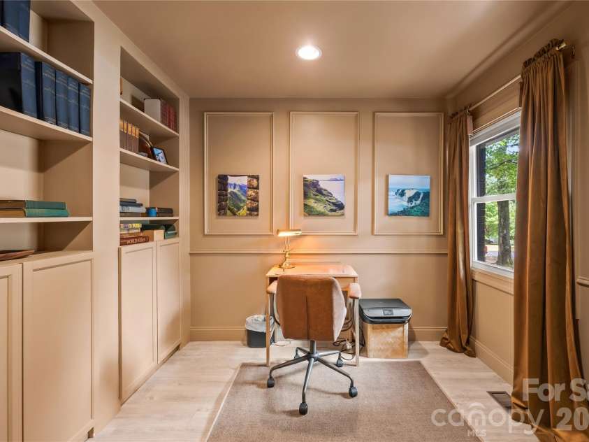 4508 Ivanhoe Place, Charlotte, NC 28205.  MLS# CAR4405275, YatesRealty ID 39479. 