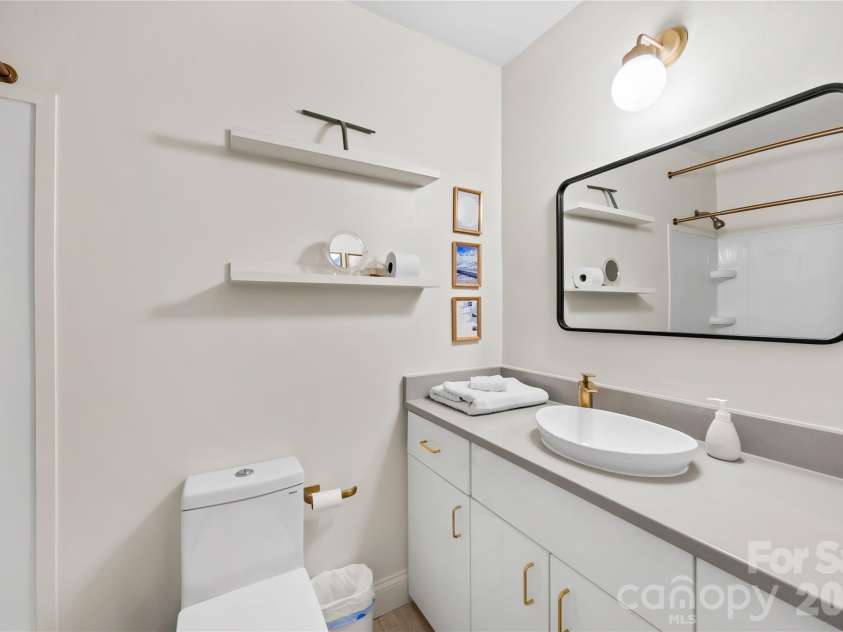 4508 Ivanhoe Place, Charlotte, NC 28205.  MLS# CAR4405275, YatesRealty ID 39479. 