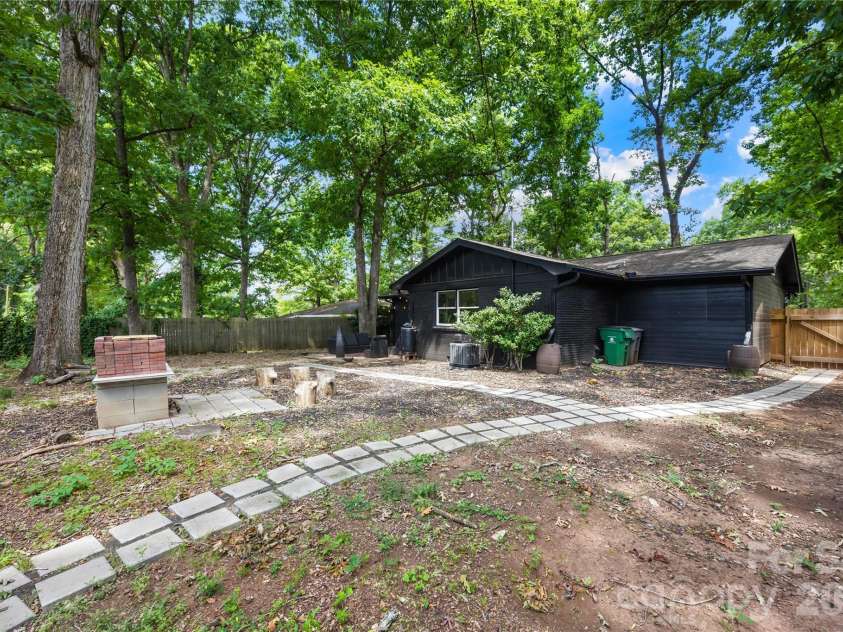 4508 Ivanhoe Place, Charlotte, NC 28205.  MLS# CAR4405275, YatesRealty ID 39479. 