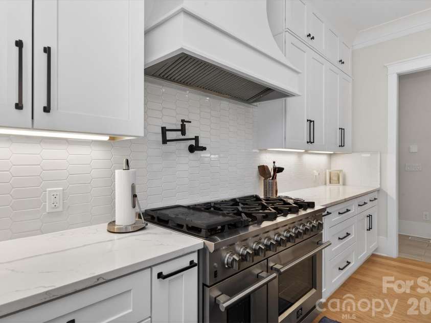 3814 Churchill Road, Charlotte, NC 28211.  MLS# CAR4353269, YatesRealty ID 3948. 