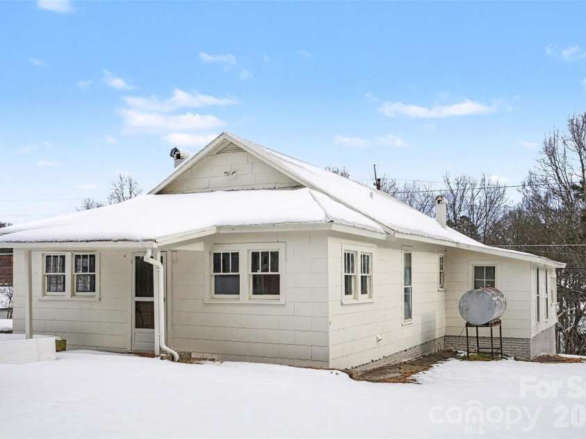 540 Halifax Street, Mount Pleasant, NC 28124.  MLS# CAR4343242, YatesRealty ID 3948. Backporch