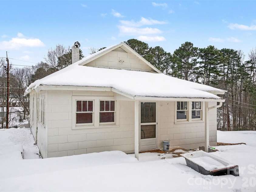 540 Halifax Street, Mount Pleasant, NC 28124.  MLS# CAR4343242, YatesRealty ID 3948. Backporch