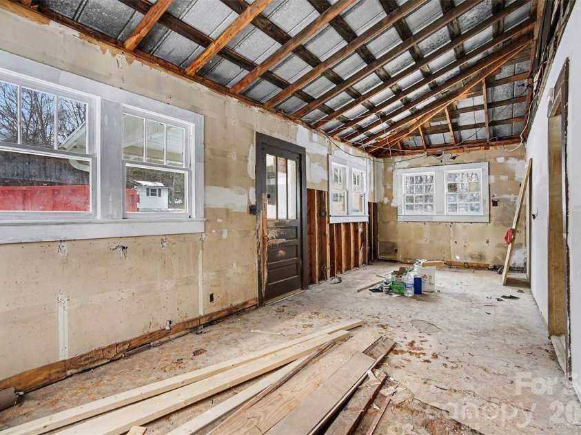 540 Halifax Street, Mount Pleasant, NC 28124.  MLS# CAR4343242, YatesRealty ID 3948. Kitchen