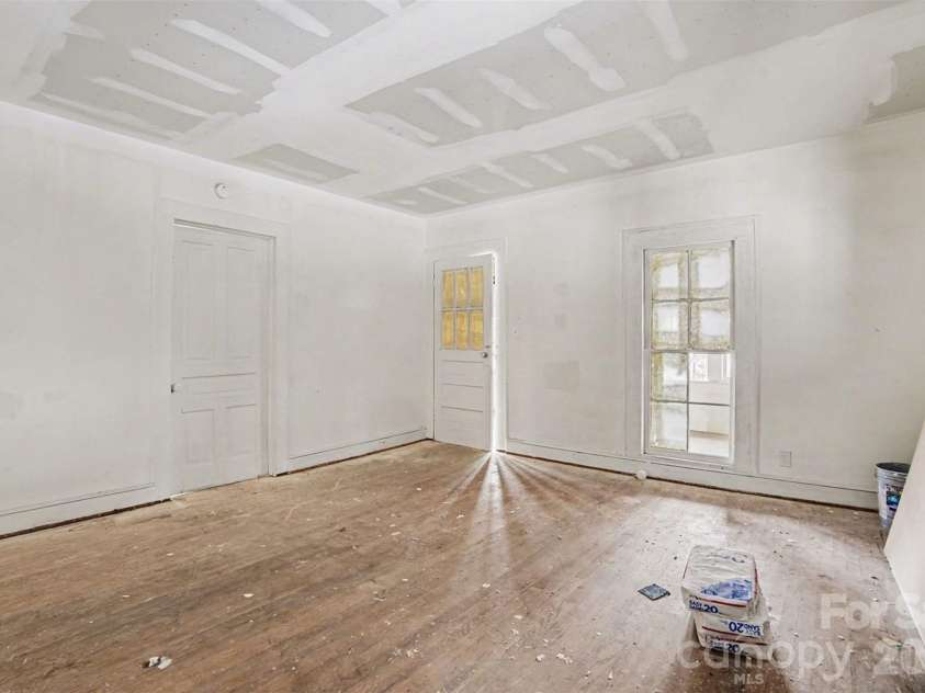 540 Halifax Street, Mount Pleasant, NC 28124.  MLS# CAR4343242, YatesRealty ID 3948. Living room