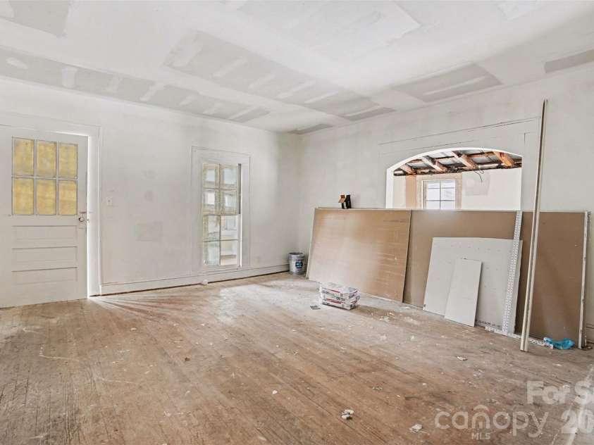 540 Halifax Street, Mount Pleasant, NC 28124.  MLS# CAR4343242, YatesRealty ID 3948. Living room