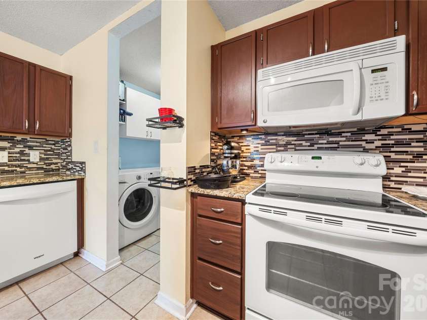 1623 Elk Creek Court, Charlotte, NC 28214.  MLS# CAR4404791, YatesRealty ID 39480. 