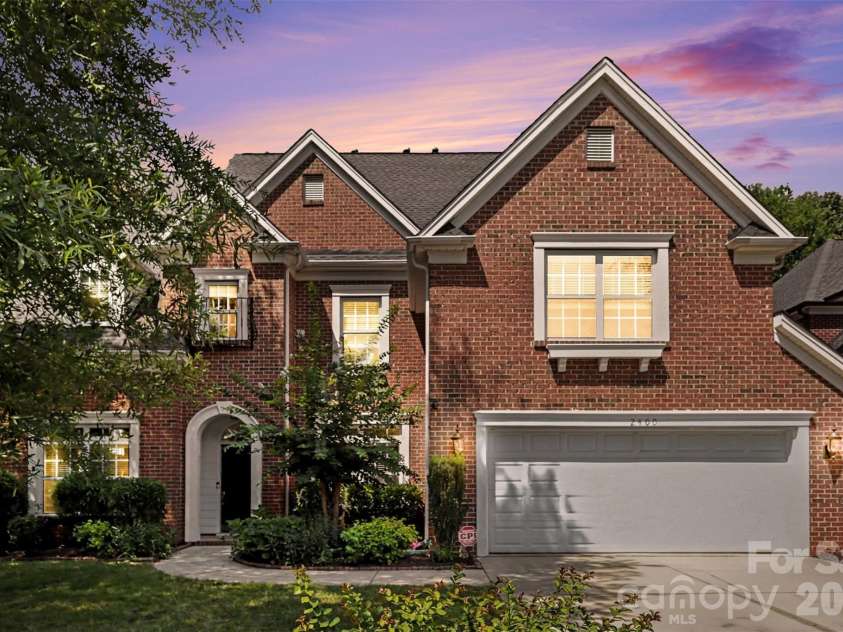2400 River Oaks Drive, Waxhaw, NC 28173.  MLS# CAR4405322, YatesRealty ID 39481. 