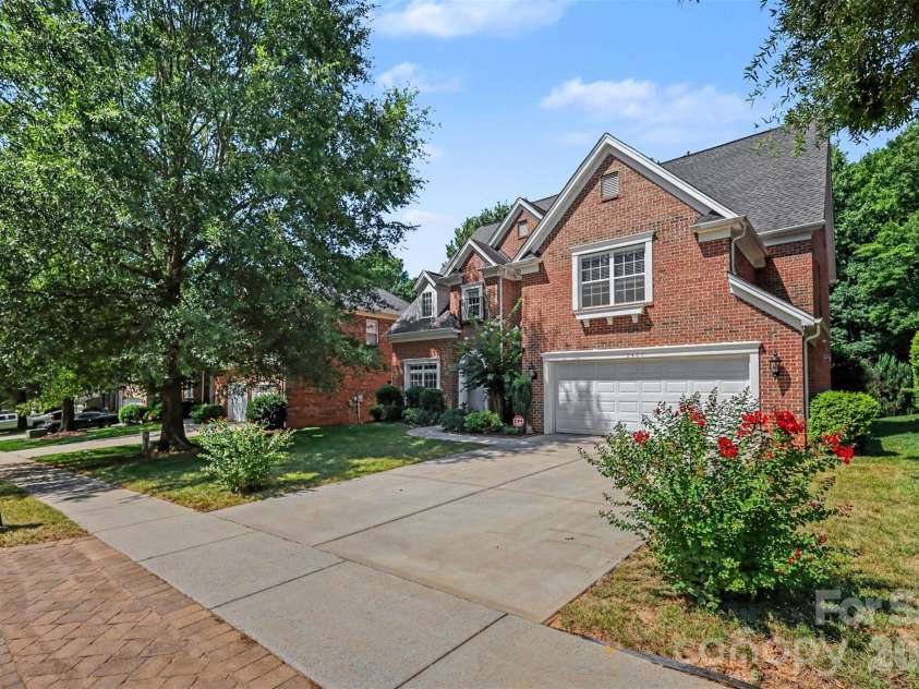 2400 River Oaks Drive, Waxhaw, NC 28173.  MLS# CAR4405322, YatesRealty ID 39481. 