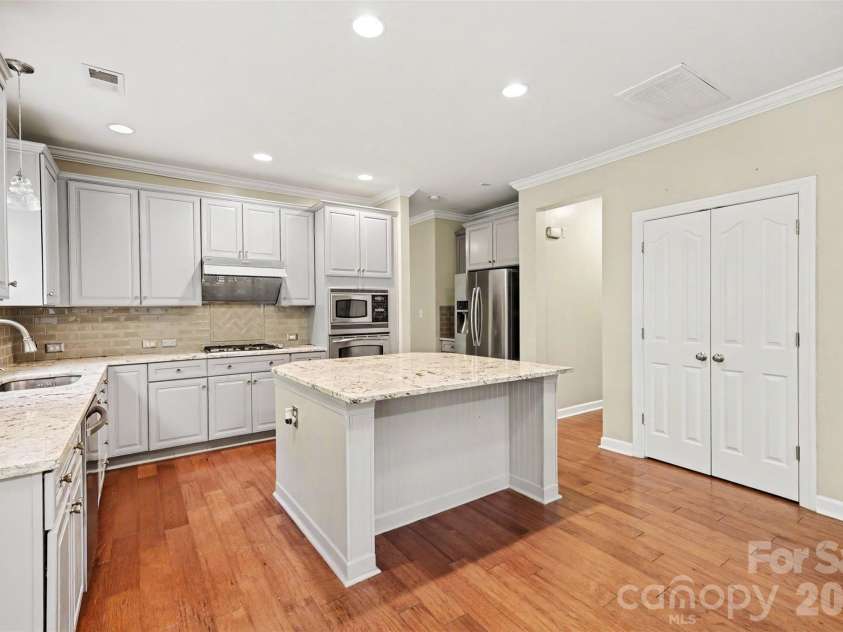 2400 River Oaks Drive, Waxhaw, NC 28173.  MLS# CAR4405322, YatesRealty ID 39481. 
