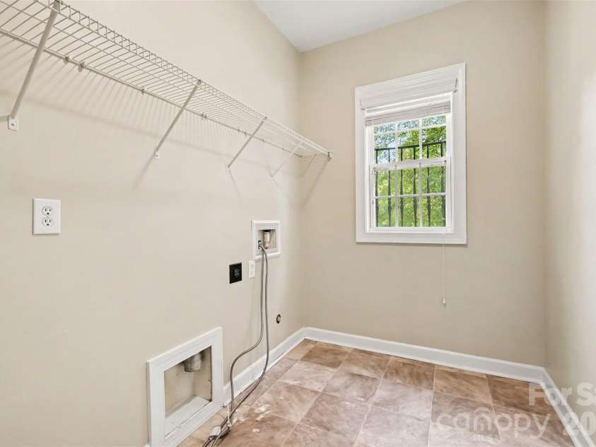 2400 River Oaks Drive, Waxhaw, NC 28173.  MLS# CAR4405322, YatesRealty ID 39481. 