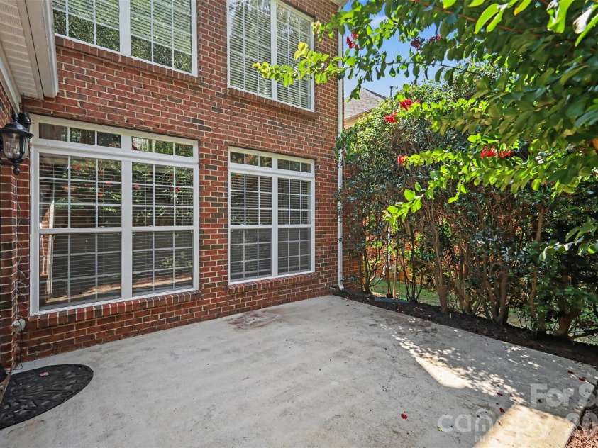2400 River Oaks Drive, Waxhaw, NC 28173.  MLS# CAR4405322, YatesRealty ID 39481. 