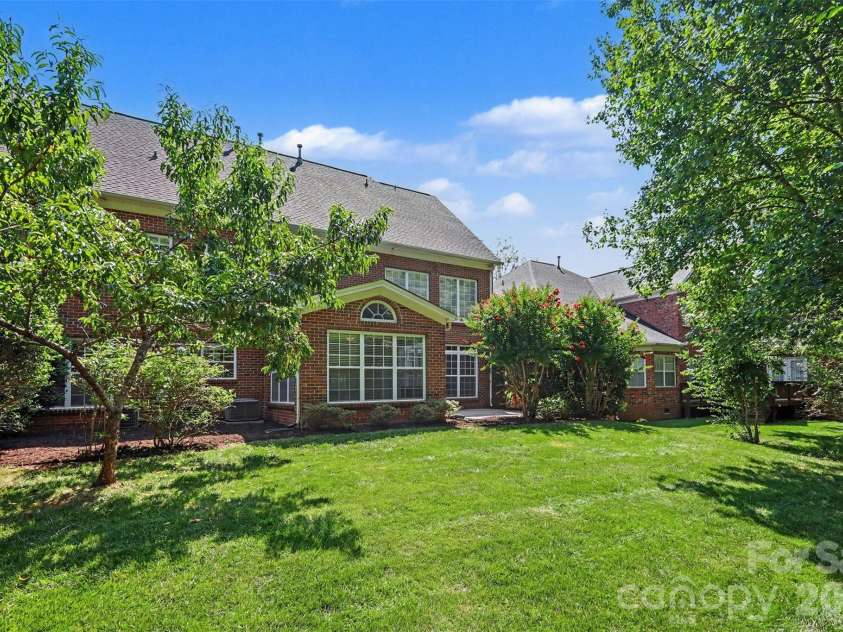 2400 River Oaks Drive, Waxhaw, NC 28173.  MLS# CAR4405322, YatesRealty ID 39481. 
