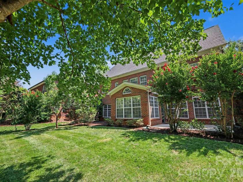 2400 River Oaks Drive, Waxhaw, NC 28173.  MLS# CAR4405322, YatesRealty ID 39481. 
