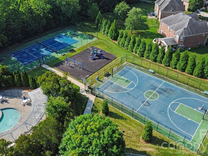2400 River Oaks Drive, Waxhaw, NC 28173.  MLS# CAR4405322, YatesRealty ID 39481. 