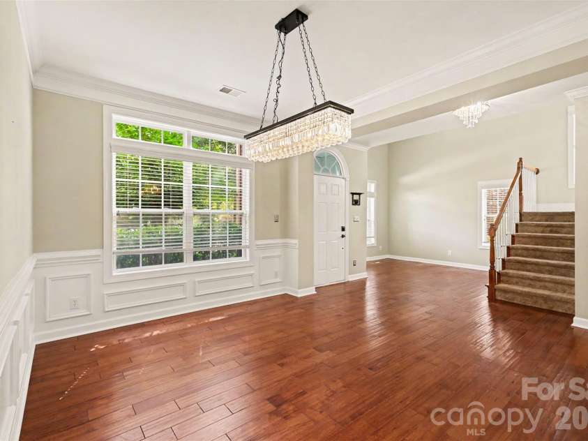 2400 River Oaks Drive, Waxhaw, NC 28173.  MLS# CAR4405322, YatesRealty ID 39481. Formal dinning
