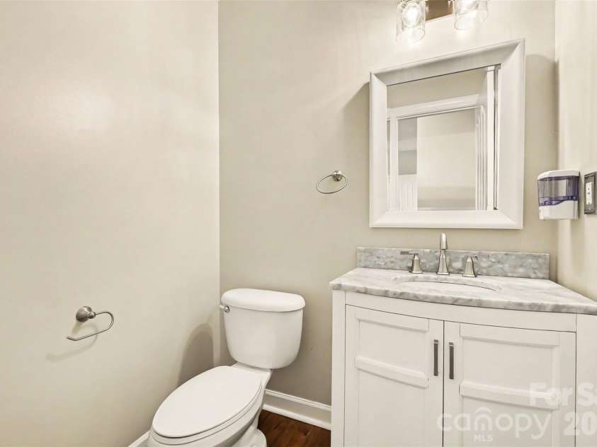 2400 River Oaks Drive, Waxhaw, NC 28173.  MLS# CAR4405322, YatesRealty ID 39481. Half bathroom