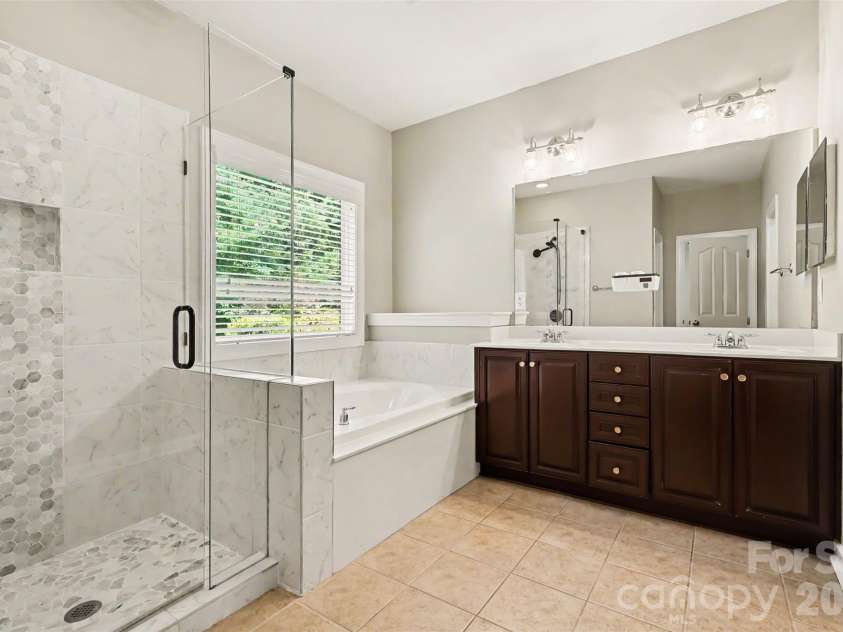 2400 River Oaks Drive, Waxhaw, NC 28173.  MLS# CAR4405322, YatesRealty ID 39481. Master bathroom