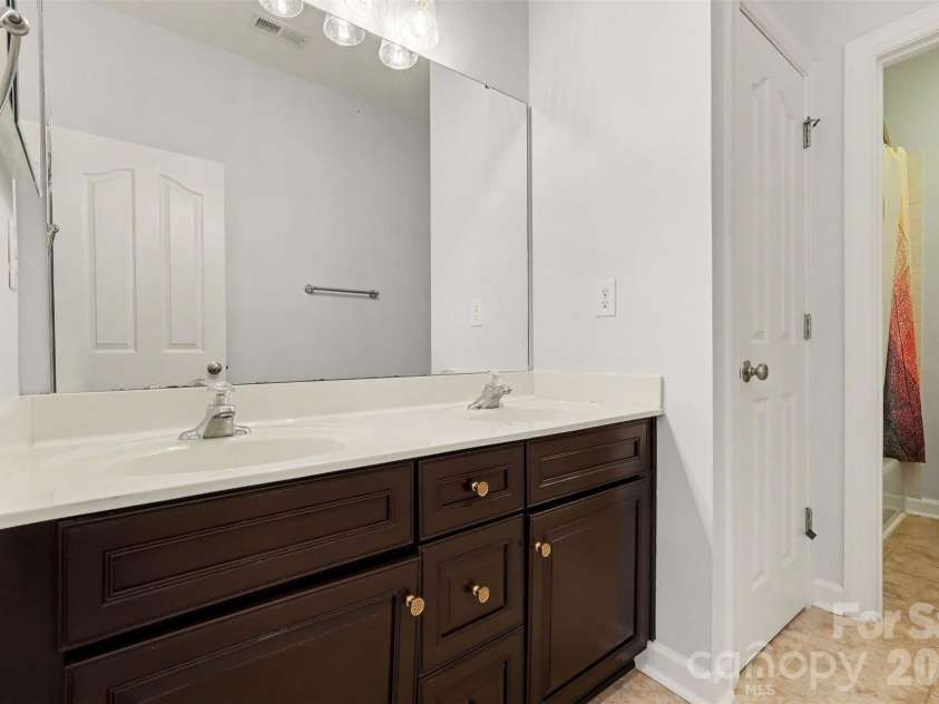 2400 River Oaks Drive, Waxhaw, NC 28173.  MLS# CAR4405322, YatesRealty ID 39481. Secondary bathroom