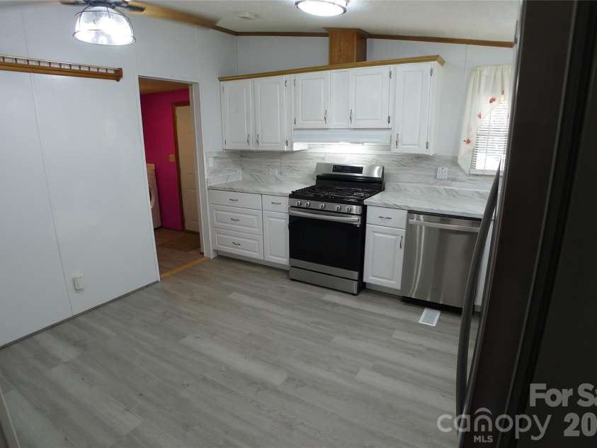 116 Hank Lesser Road, Mocksville, NC 27028.  MLS# CAR4406699, YatesRealty ID 39483. Kitchen with dining area
