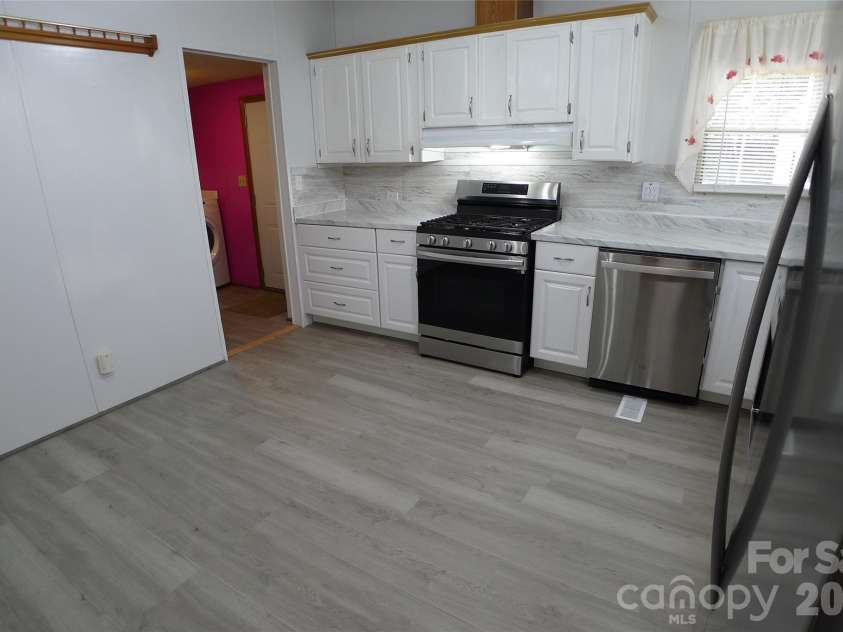 116 Hank Lesser Road, Mocksville, NC 27028.  MLS# CAR4406699, YatesRealty ID 39483. Kitchen with dining area