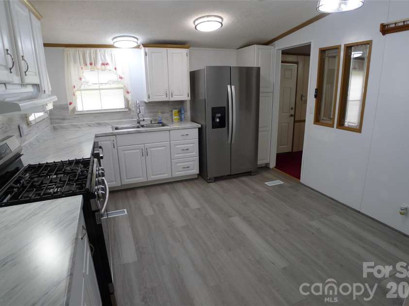 116 Hank Lesser Road, Mocksville, NC 27028.  MLS# CAR4406699, YatesRealty ID 39483. Kitchen with dining area